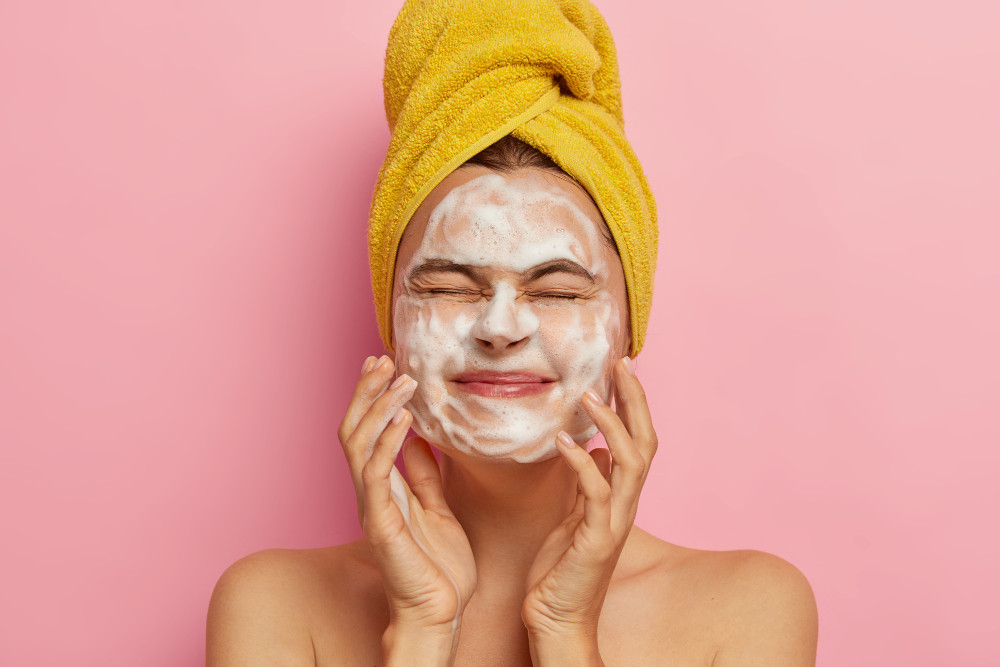 Semua Hal yang Perlu Anda Pahami Tentang Double Cleansing pada Wajah